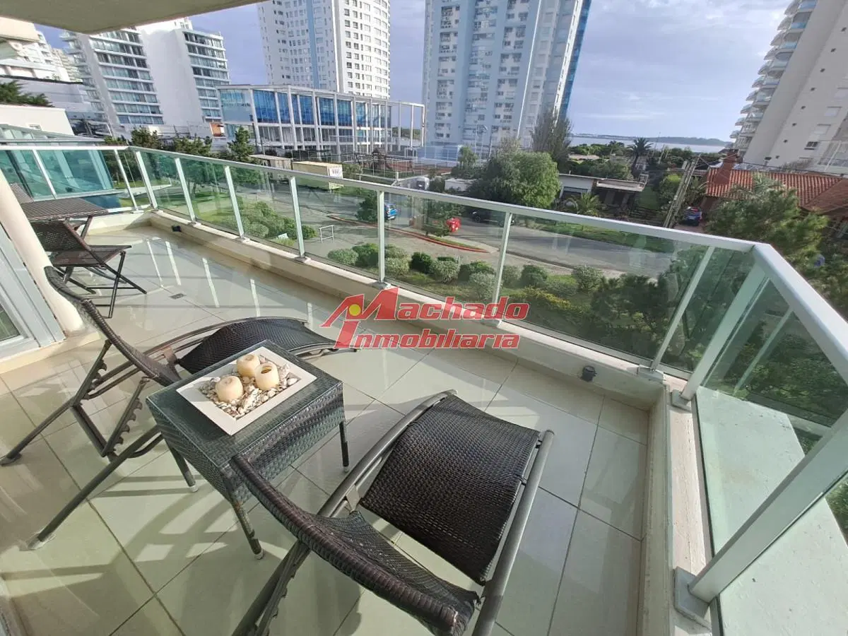 Apartamento en Playa Mansa a la venta 3 Dormitorios con vista 5