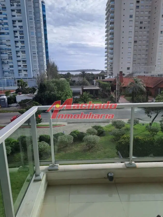 Apartamento en Playa Mansa a la venta 3 Dormitorios con vista 3