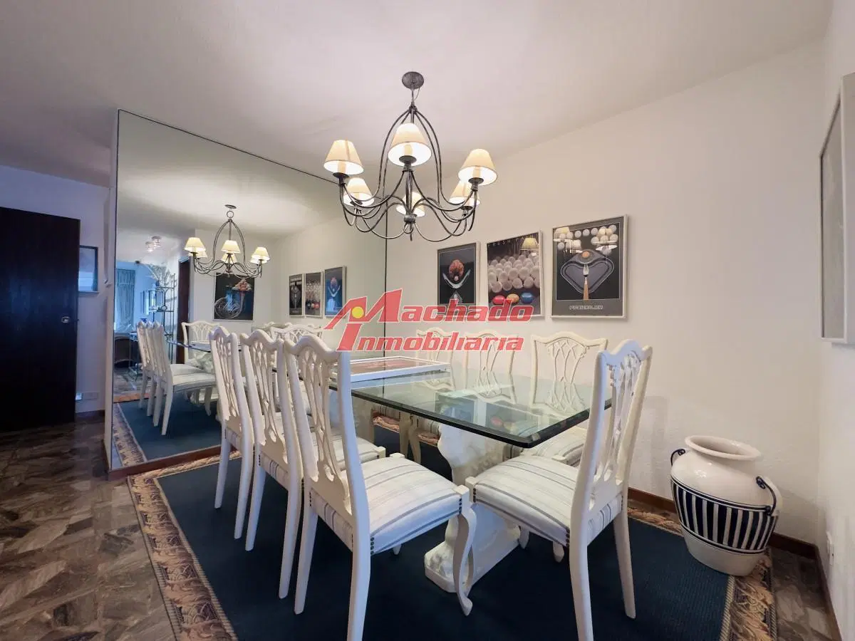 Apartamento de 3 dormitorios en venta sobre playa mansa 8