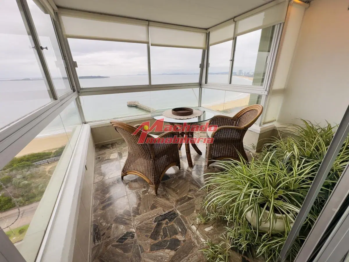 Apartamento de 3 dormitorios en venta sobre playa mansa 4