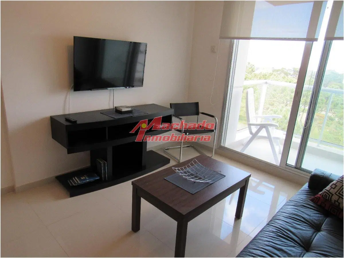 Venta de apartamento de dos dormitorios en Punta del Este 3