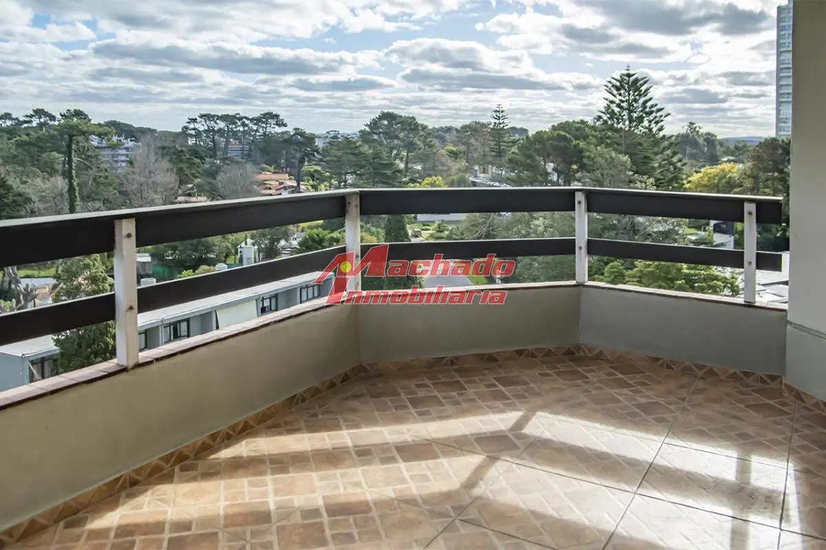 Venta Apartamento de 3 dormitorios en zona Roosevelt, Punta del Este. 2
