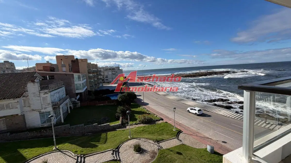 Apartamento en venta frente al mar con parrillero 4