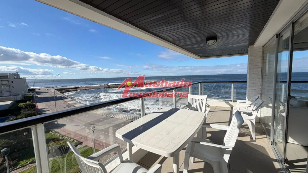 Apartamento en venta frente al mar con parrillero 8