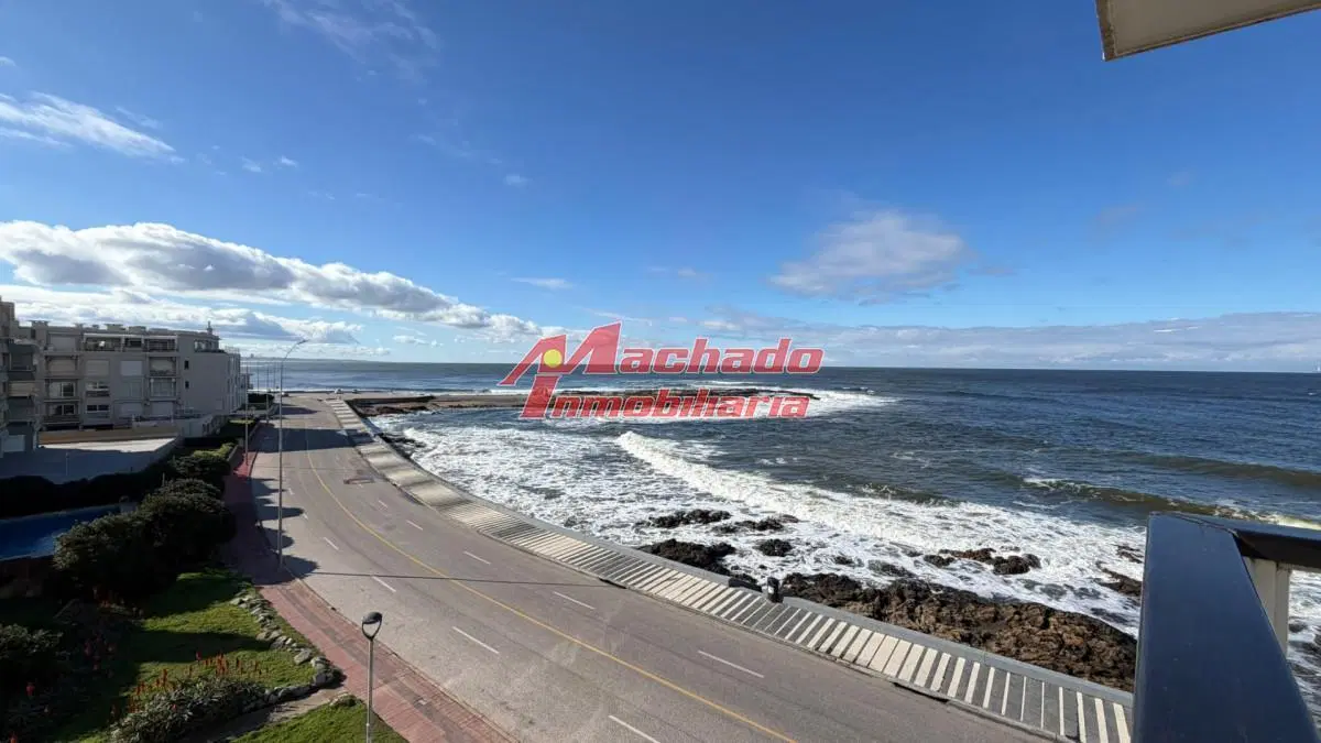 Apartamento en venta frente al mar con parrillero 2