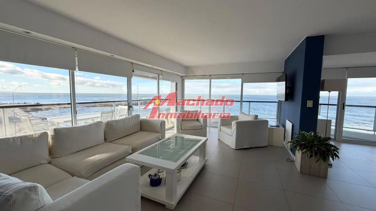 Apartamento en venta frente al mar con parrillero 1