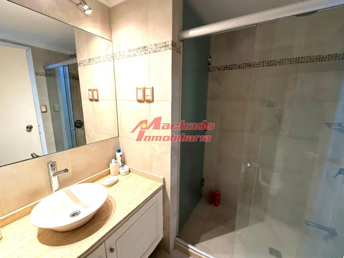 apartamento en venta frente al mar, parada 19 playa mansa 8