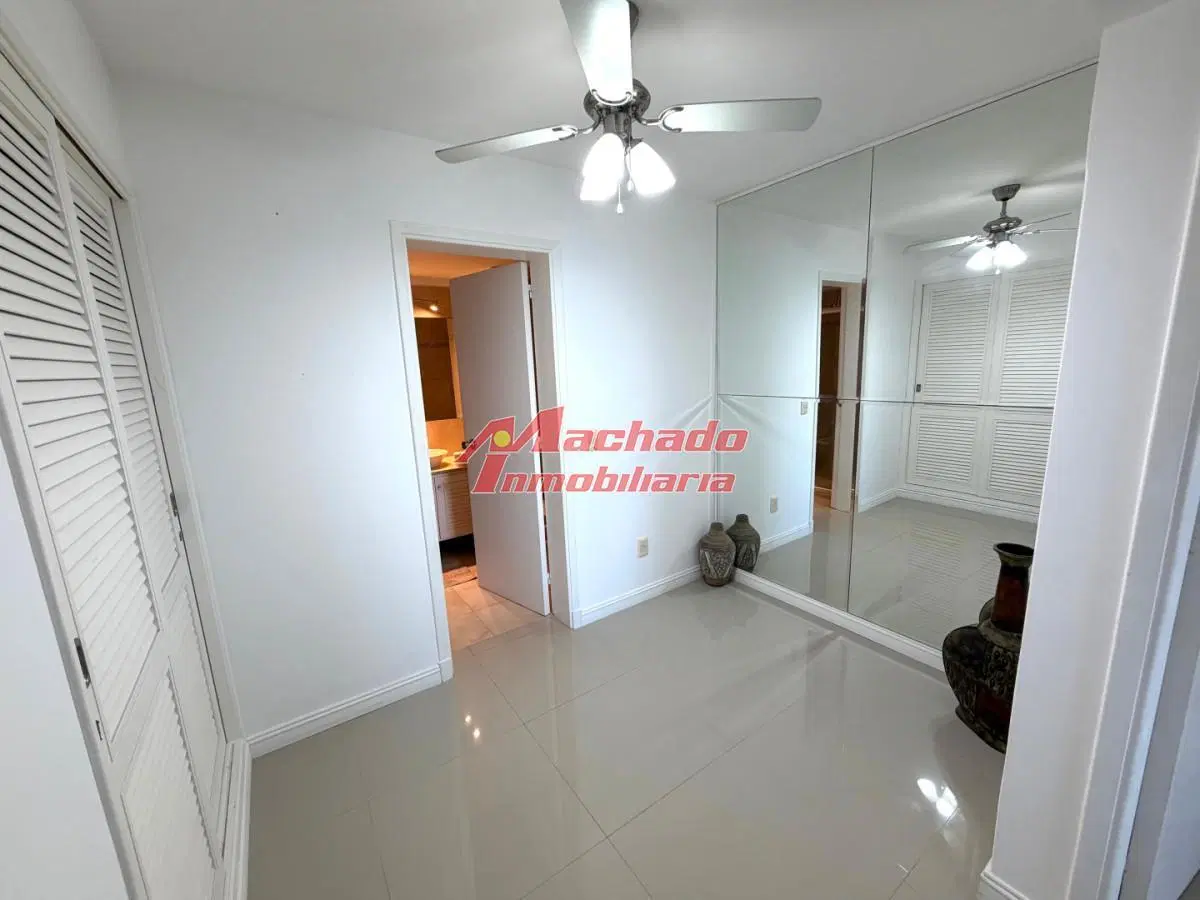 apartamento en venta frente al mar, parada 19 playa mansa 3