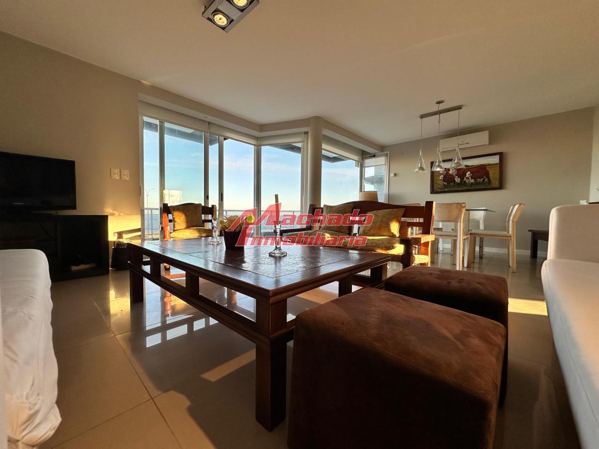 Foto de Departamento en alquiler anual en Primera linea de playa Mansa, imagen 1