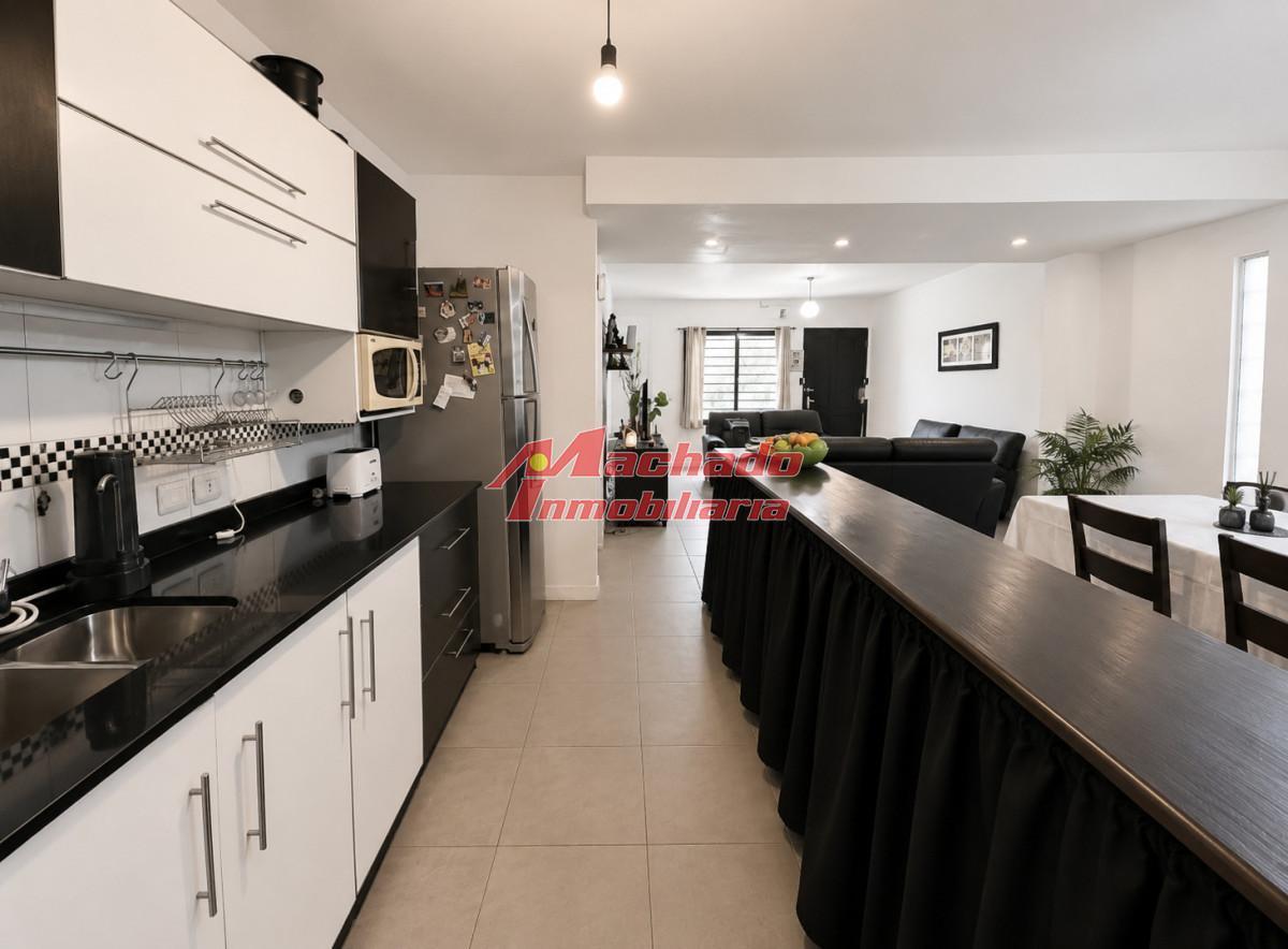 Foto de Casa en venta-3 dormitorios-Pinares, imagen 1