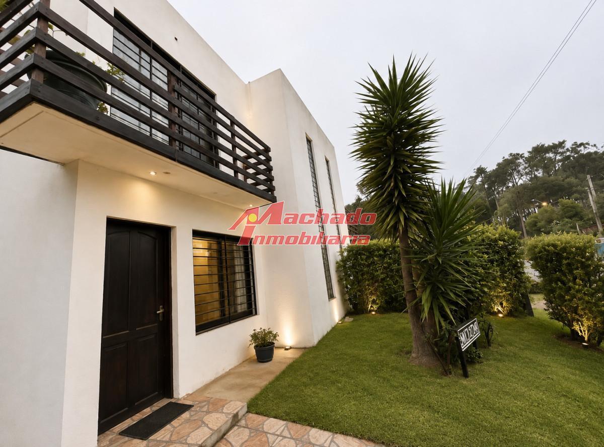 Foto de Casa en venta-3 dormitorios-Pinares, imagen 2