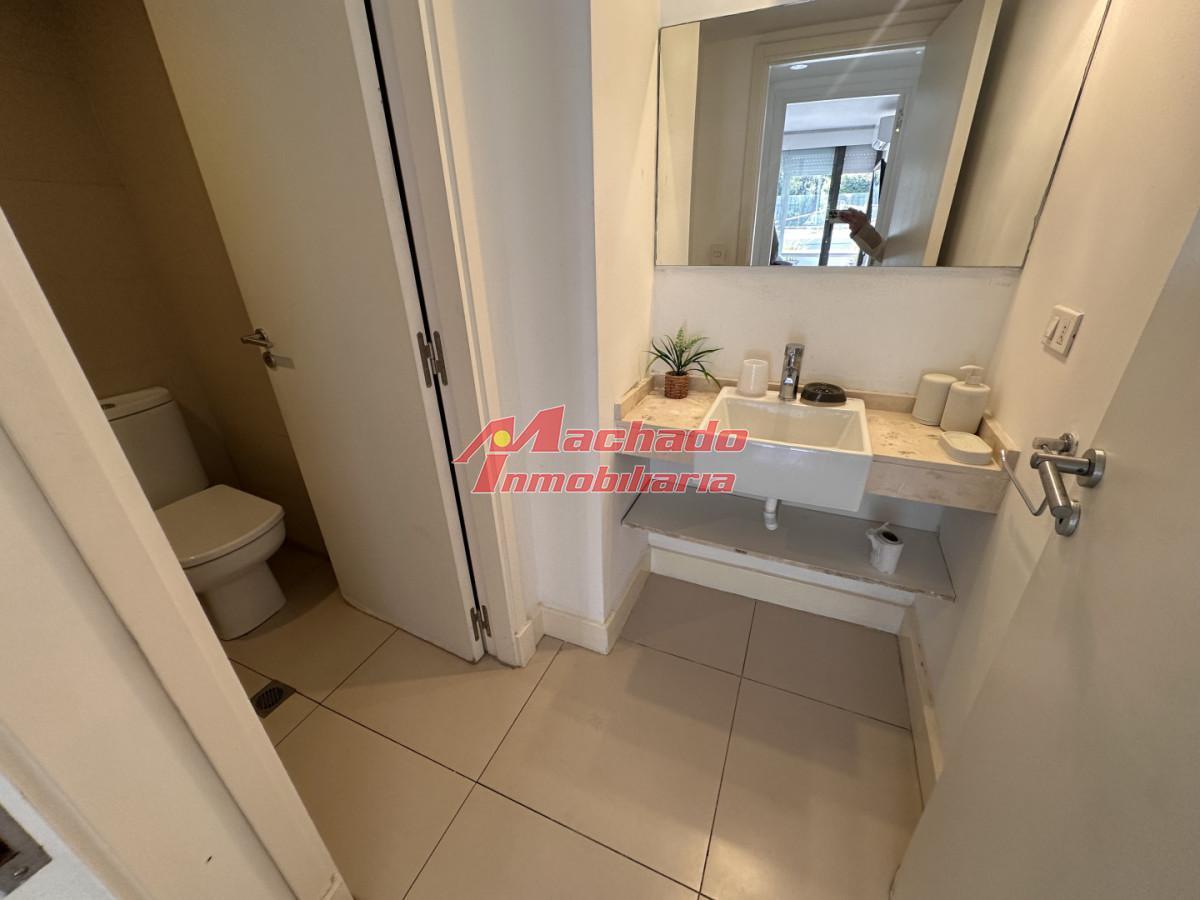 Foto de Alquiler anual un dormitorio y medio terraza con Parrillero en Punta, imagen 2