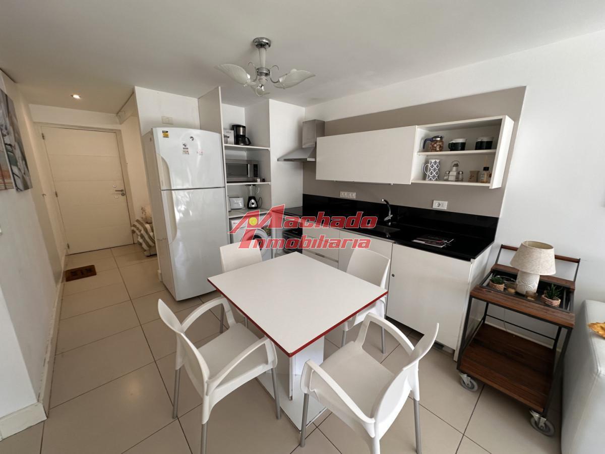 Foto de Alquiler anual un dormitorio y medio terraza con Parrillero en Punta, imagen 4