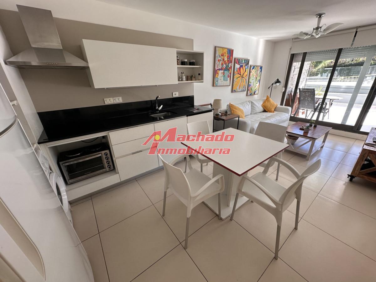 Foto de Alquiler anual un dormitorio y medio terraza con Parrillero en Punta, imagen 3