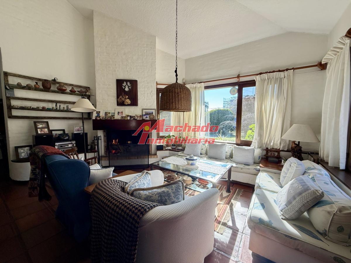 Foto de CASA EN VENTA - BARRIO CANTEGRIL, AV. CÓRDOVA, imagen 1
