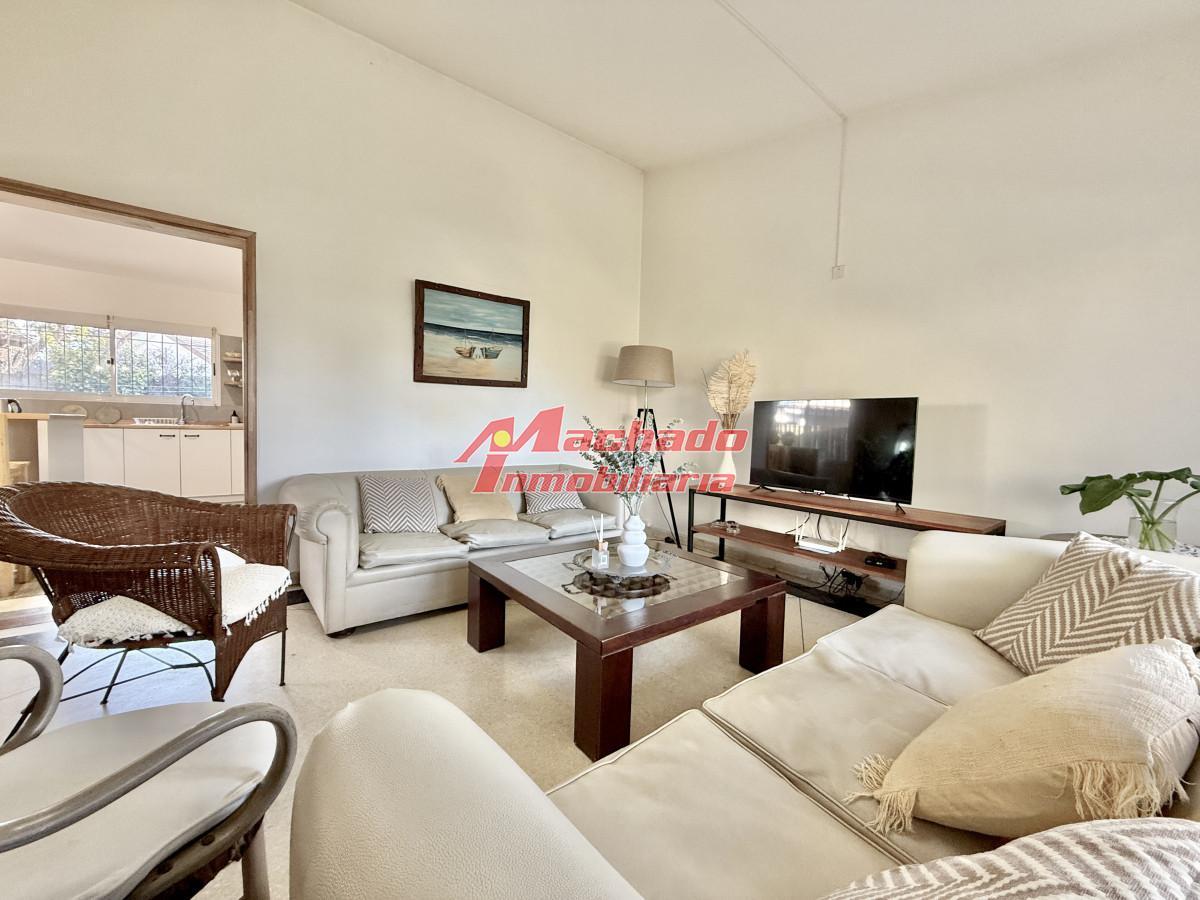 Foto de OPORTUNIDAD CASA EN PLAYA MANSA EN 4 DORMITORIOS ZONA CON POTENCIAL, imagen 5