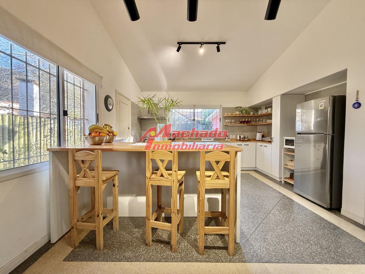 Foto de OPORTUNIDAD CASA EN PLAYA MANSA EN 4 DORMITORIOS ZONA CON POTENCIAL, imagen 3