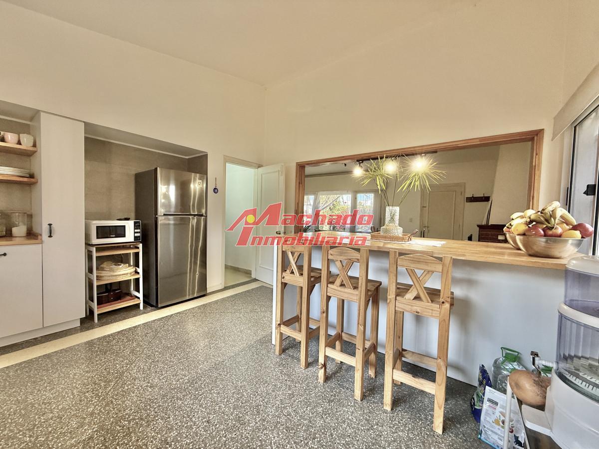 Foto de OPORTUNIDAD CASA EN PLAYA MANSA EN 4 DORMITORIOS ZONA CON POTENCIAL, imagen 1