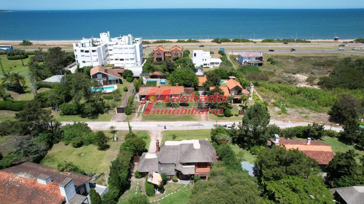 Foto de Hermosa cabaña de 4 dormitorios en venta a metros de Playa Mansa, Punta, imagen 5