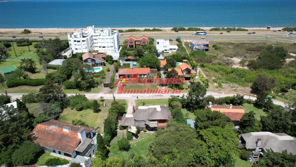 Foto de Hermosa cabaña de 4 dormitorios en venta a metros de Playa Mansa, Punta, imagen 4