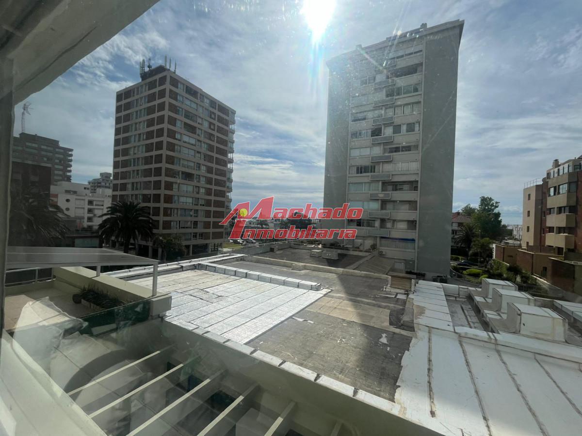Foto de Apartamento de 3 dormitorios en alquiler , Punta del este . torre de, imagen 1