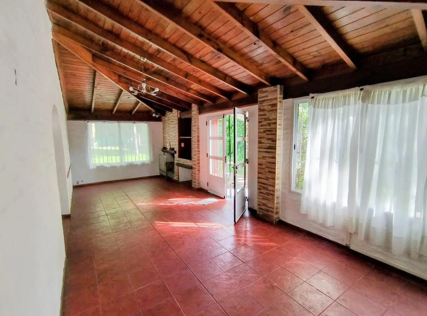 Casa Quinta en Barrio Los Mirasoles – Pilar - km50 2