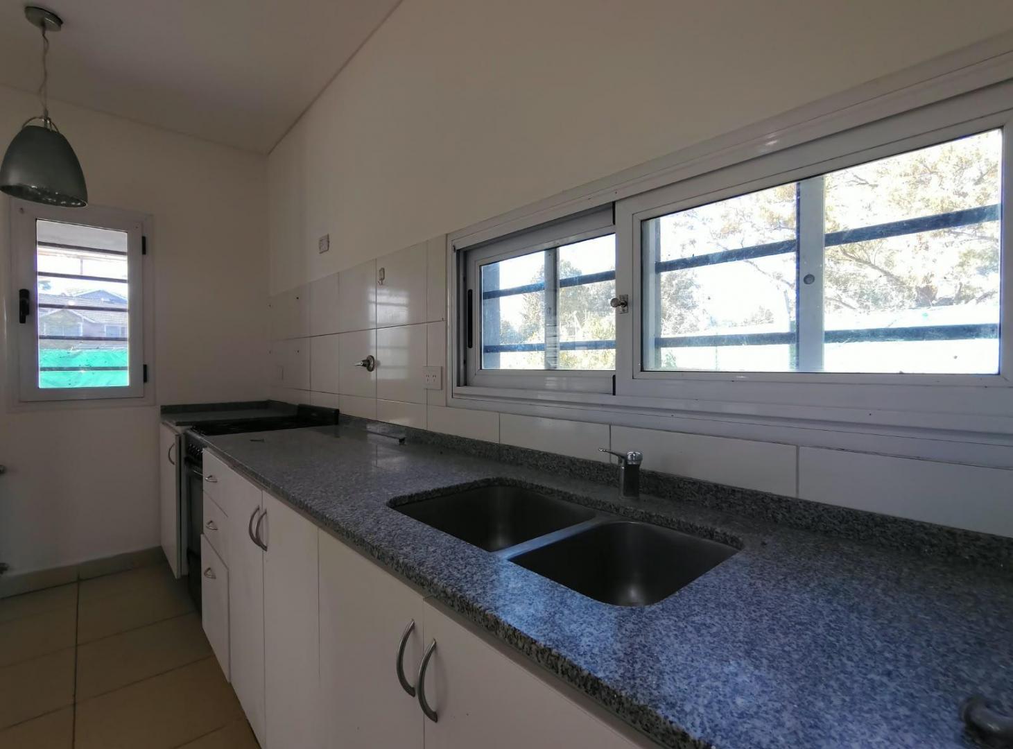 Foto de Alquiler casa 5 ambientes en Casas del Este 1, imagen 5