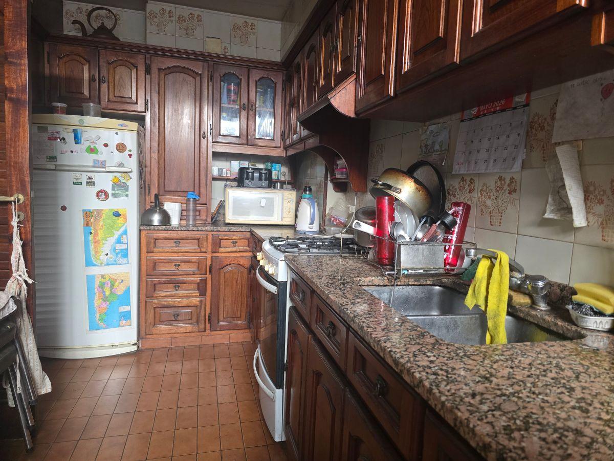 Foto de CASA EN ESQUINA DE 3 DORMITORIOS 5ta sección Mendoza, imagen 1