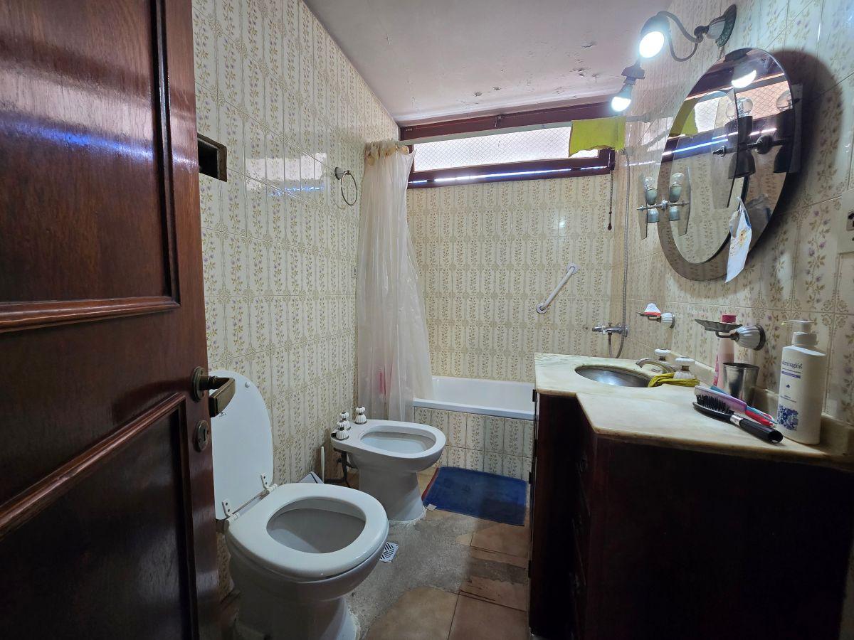 Foto de CASA EN ESQUINA DE 3 DORMITORIOS 5ta sección Mendoza, imagen 2