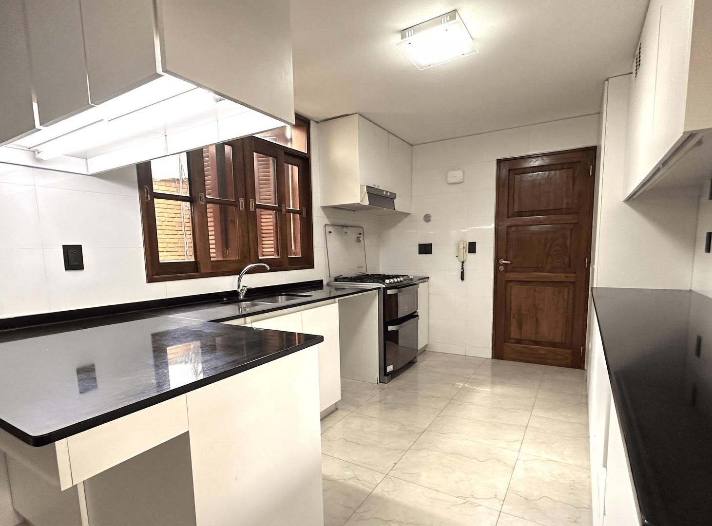 Foto de ALQUILER AMPLIA PROPIEDAD PARA USO COMERCIAL O RESIDENCIAL, imagen 1
