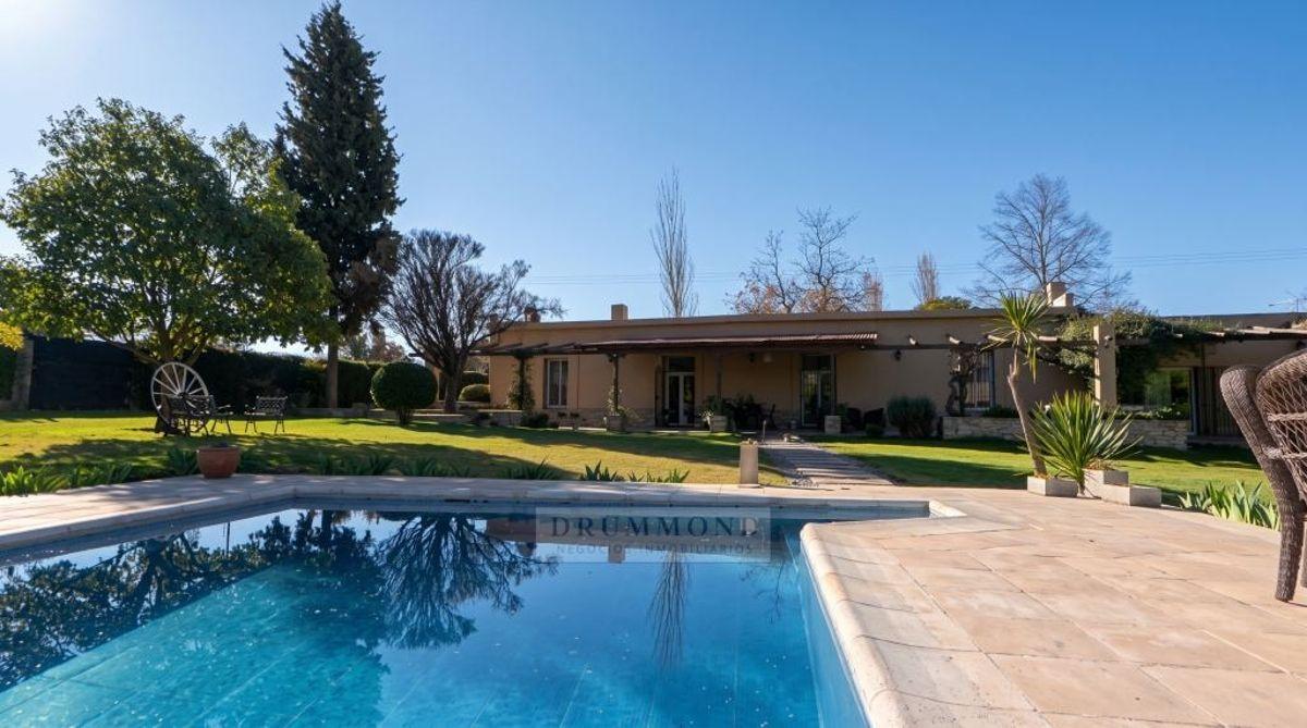 Foto de Venta casa y departamento en Vistalba, imagen 1