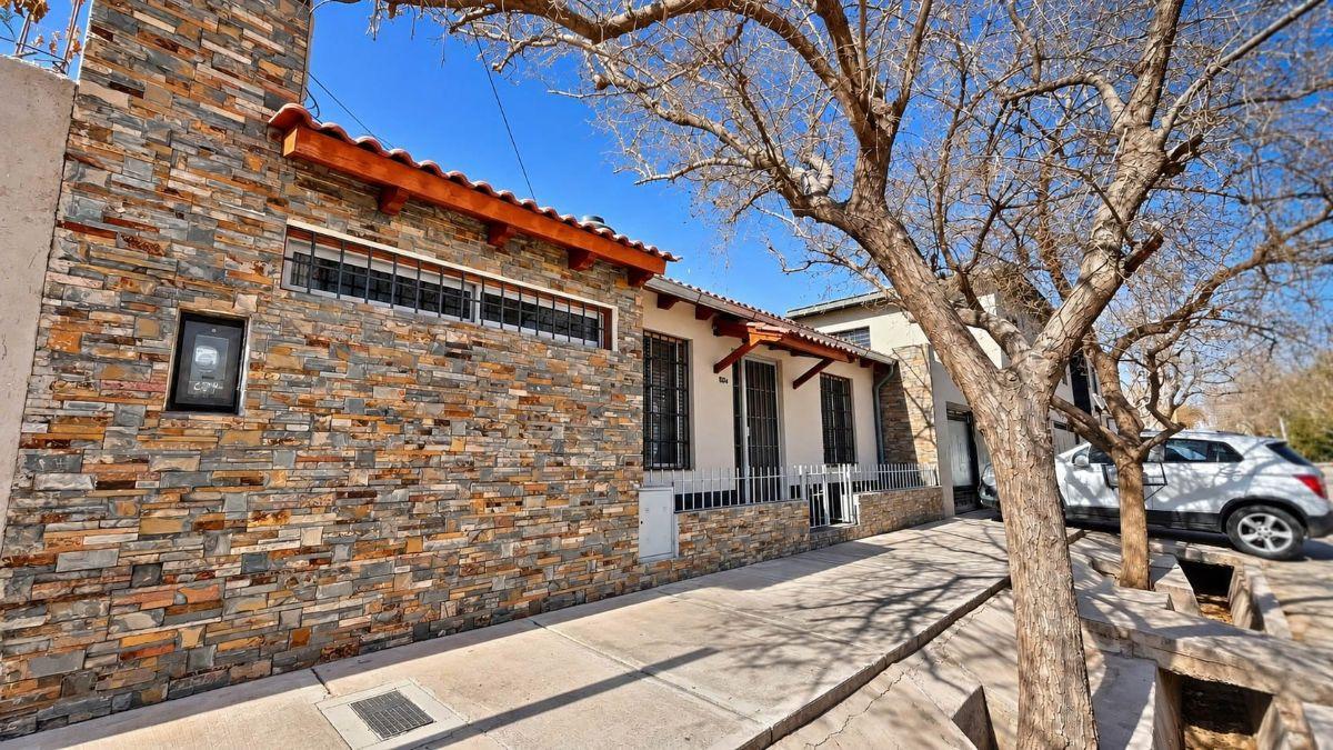 Foto de Casa en venta de 2 dormitorios c/ cochera en Las Cañas, imagen 2