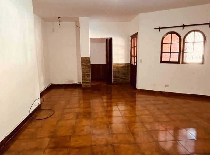 VENTA CASA 5AMB C/COCHERA/ LOTE EN LINIERS 3