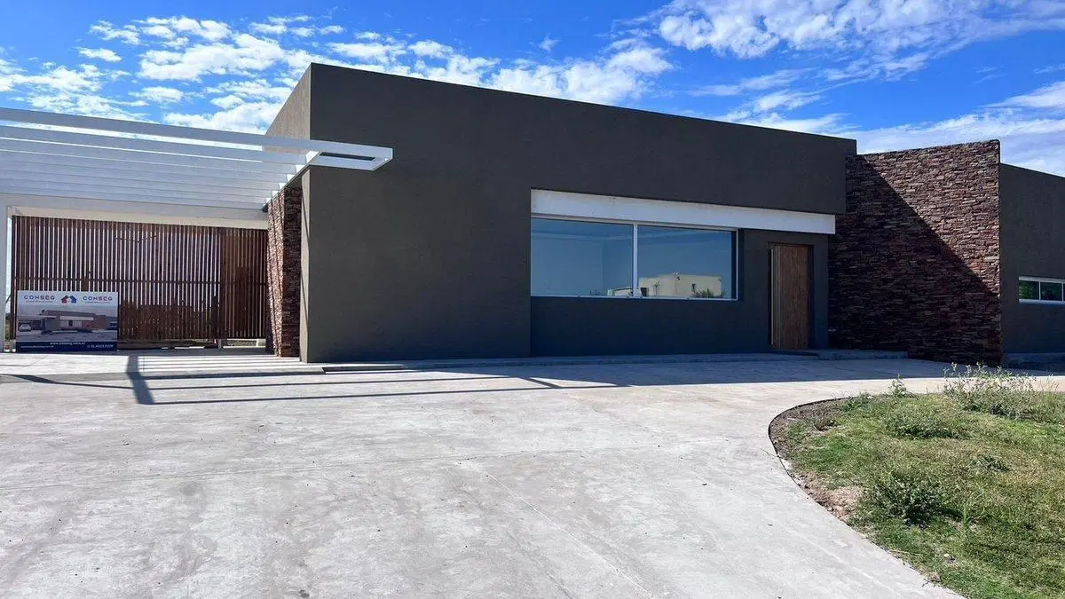 VENTA casa 4 ambientes a estrenar San Sebastian 2