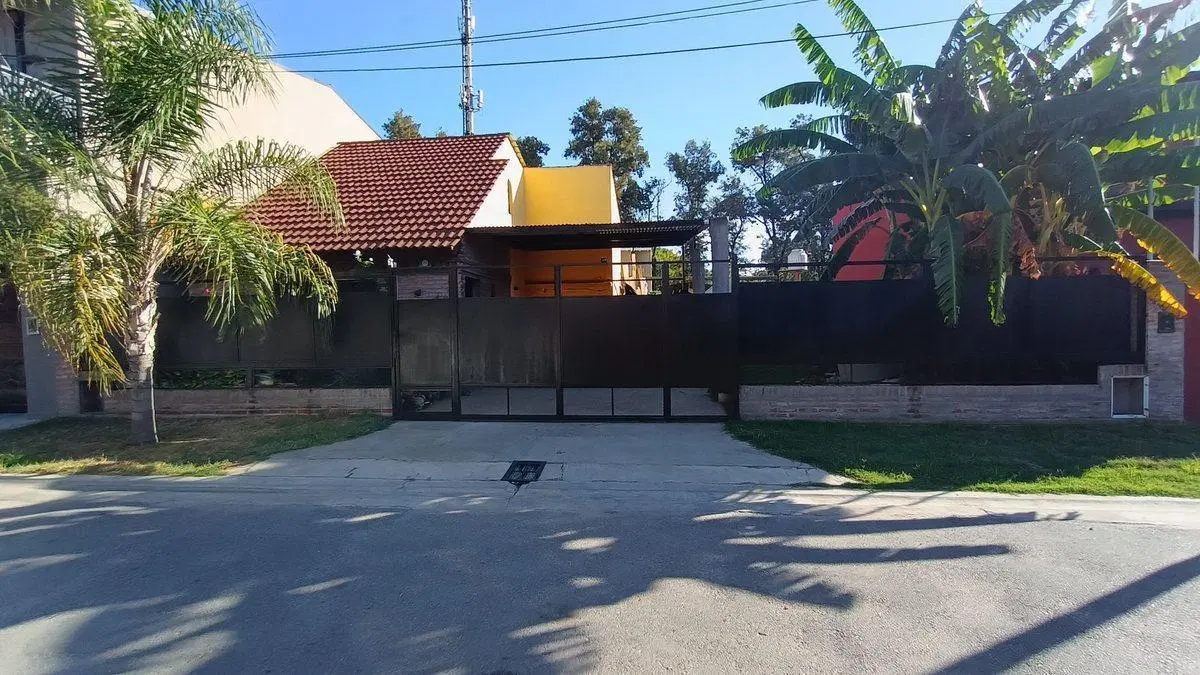 VENTA CASA Y LOTE EN BARRIO CERRADO HURLINGHAM 4