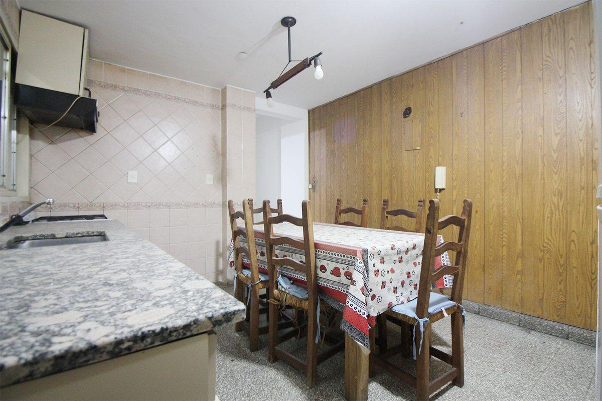 Depto. Barrio Norte: 4 amb + dep + balcón frente