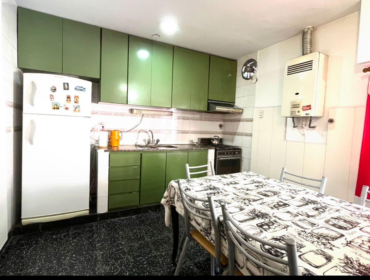 VENTA CASA 3AMB C/GARAGE PARQUE AVELLANEDA