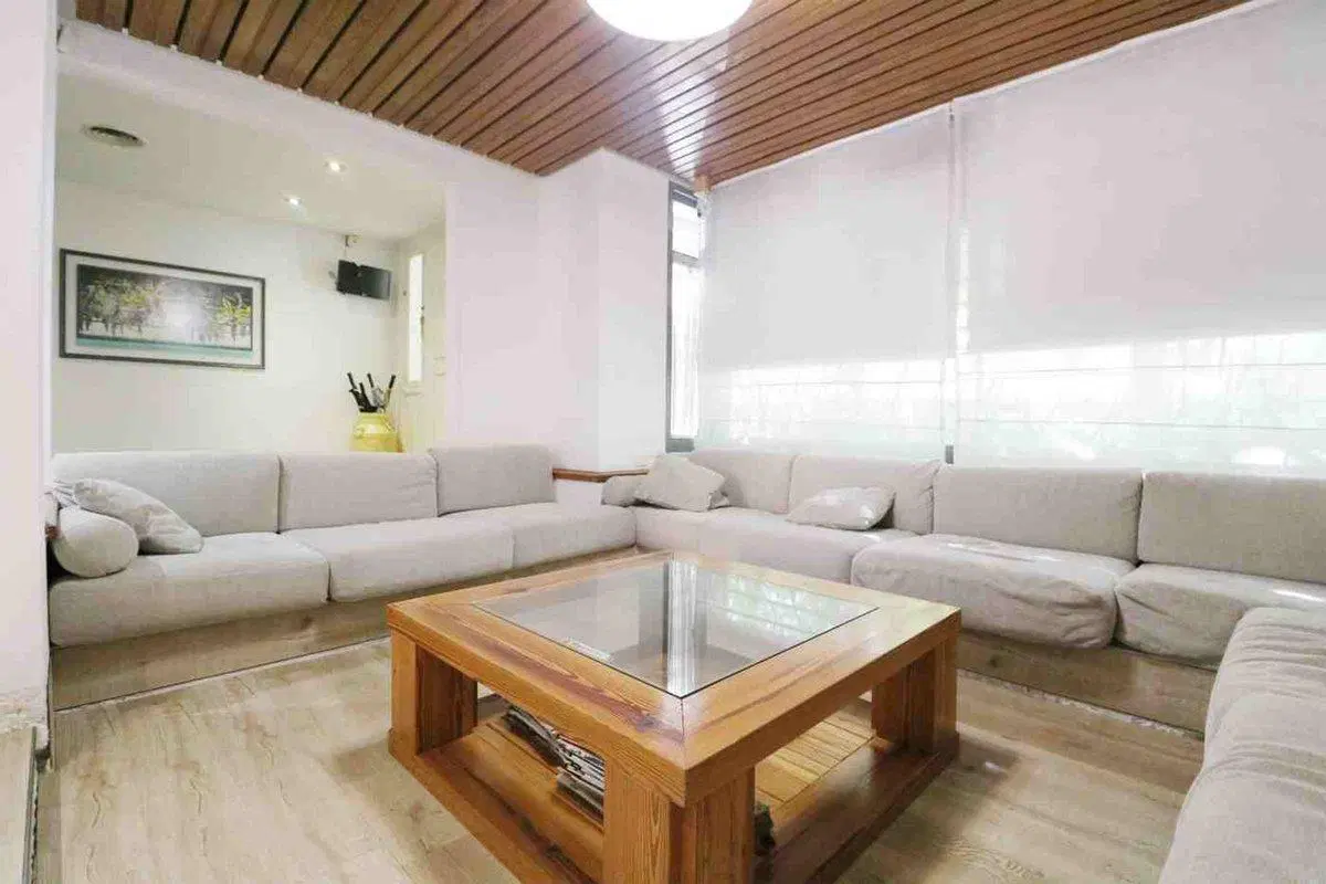 VENTA CASA 6 AMBIENTES,  PILETA, QUINCHO Y COCHERA 5