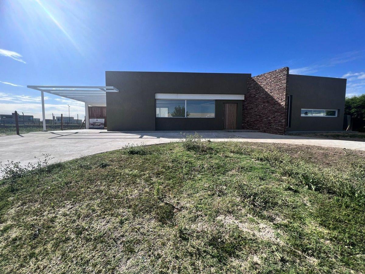 VENTA casa 4 ambientes a estrenar San Sebastian