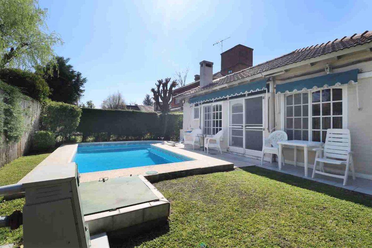 Foto de VENTA CASA CON PILETA EN COUNTRY BANCO PROVINCIA, imagen 2