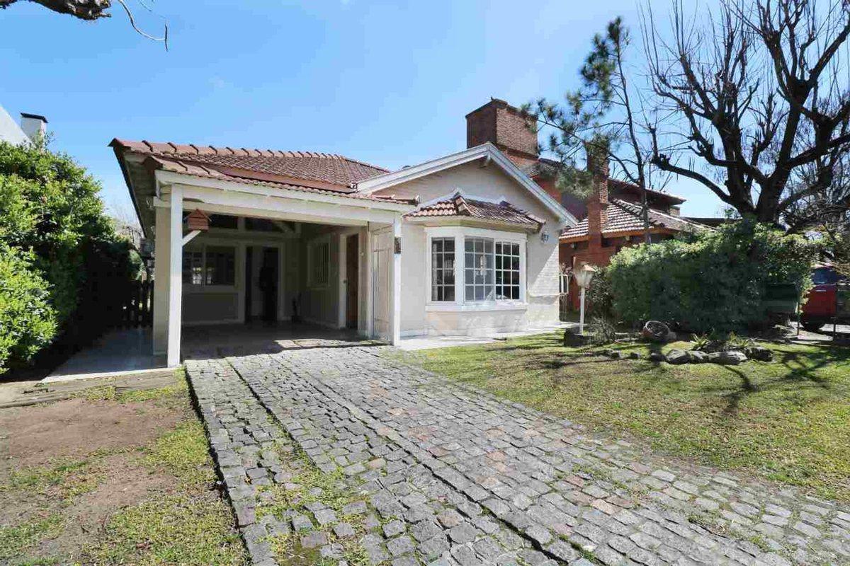 Foto de VENTA CASA CON PILETA EN COUNTRY BANCO PROVINCIA, imagen 3
