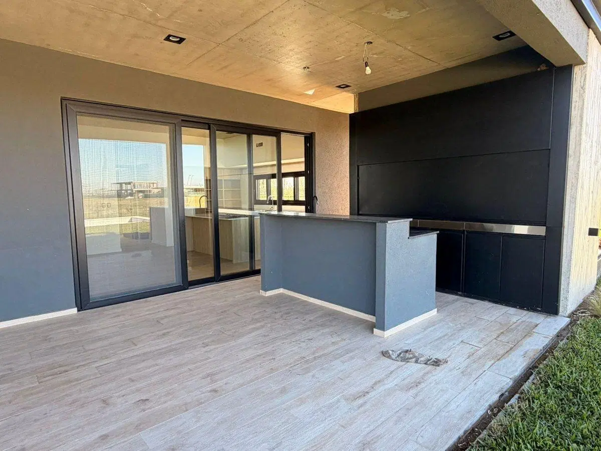 VENTA a ESTRENAR 5 amb Puertos del Lago 3