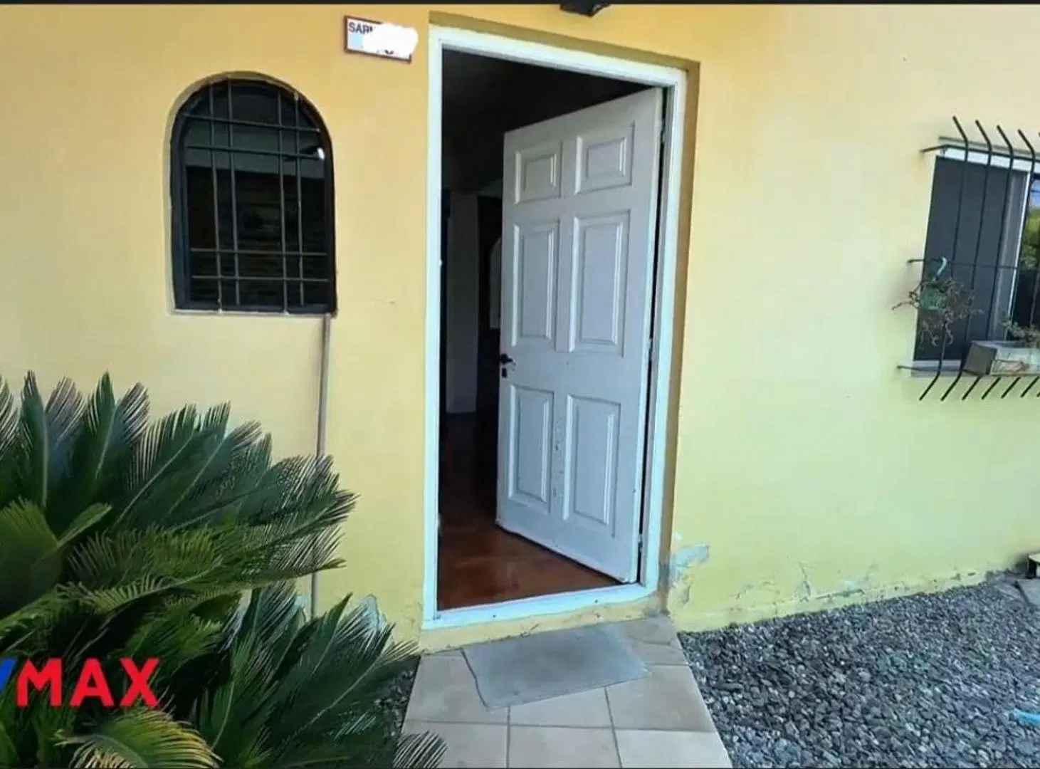 Muy Buena casa en el centro de Garin 2