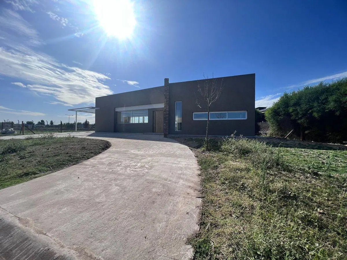 VENTA casa 4 ambientes a estrenar San Sebastian 2