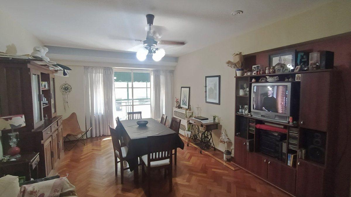 Foto de VENTA ALMAGRO 4 AMB FRENTE/ BALCON, imagen 3