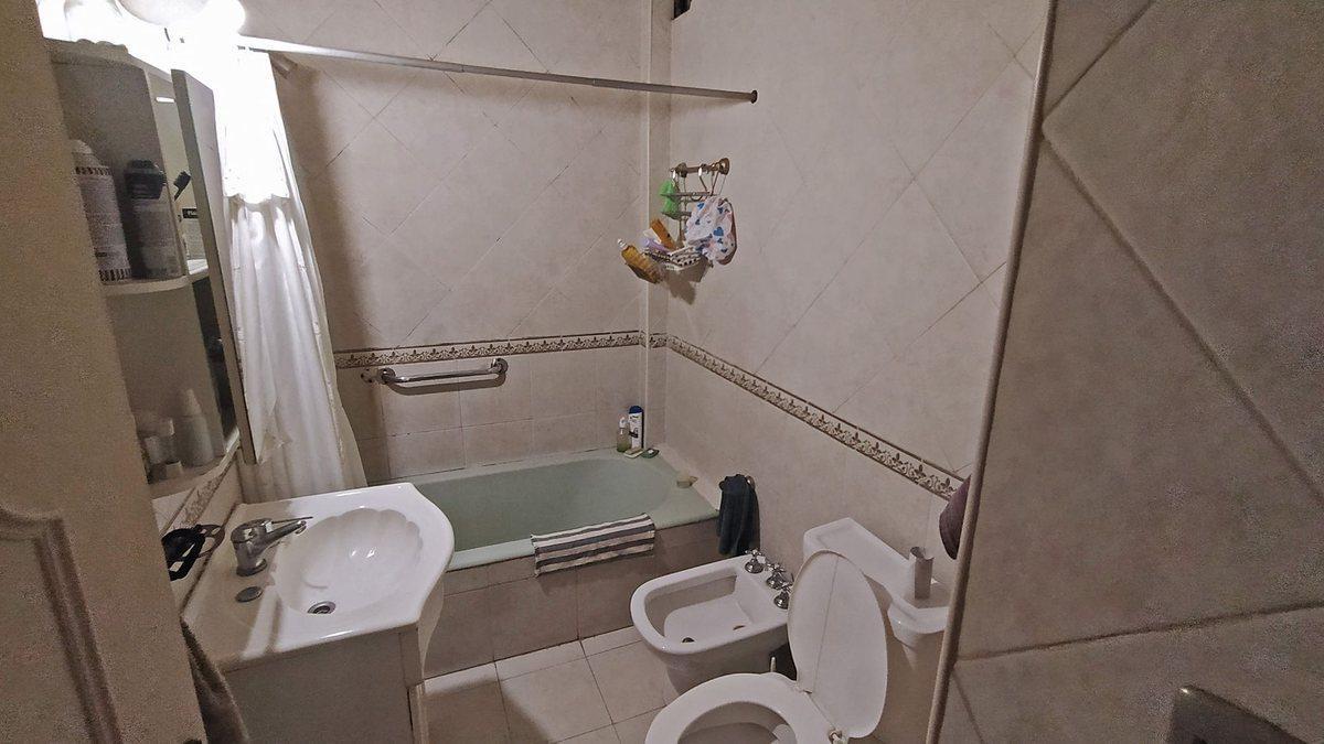 Foto de VENTA ALMAGRO 4 AMB FRENTE/ BALCON, imagen 2