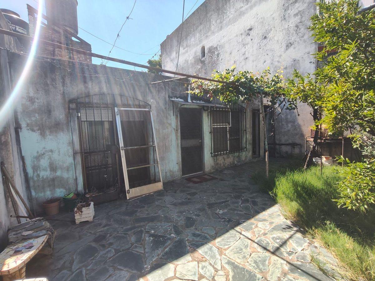 Foto de VENTA CASA 3 AMB C/COCHERA PATIO Y JARDIN, imagen 3