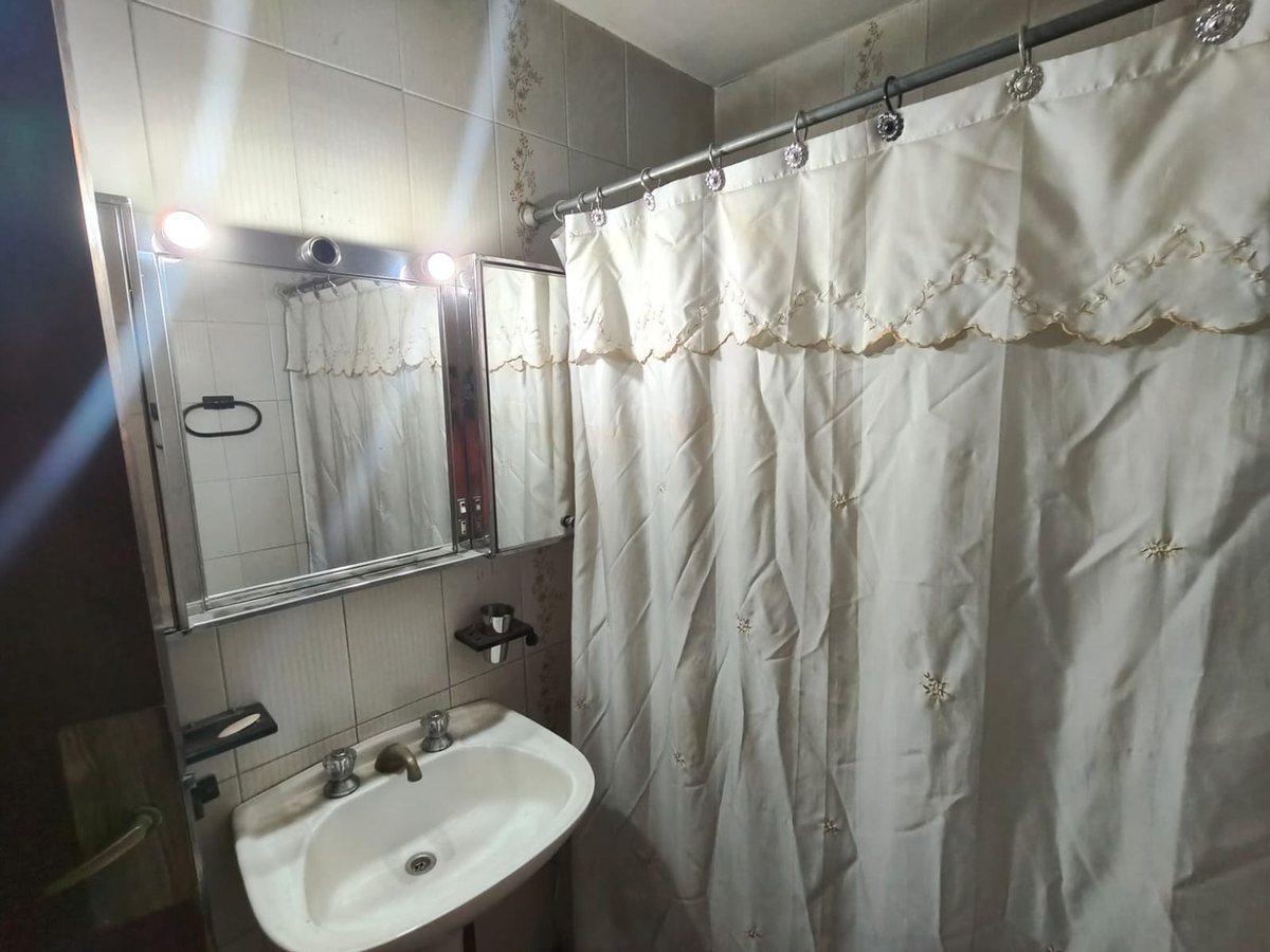 Foto de VENTA CASA 3 AMB C/COCHERA PATIO Y JARDIN, imagen 2