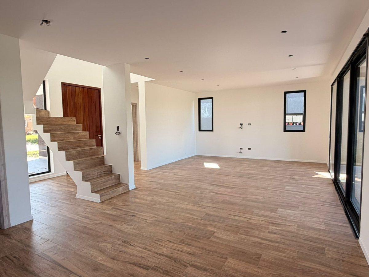 Foto de VENTA CASA A ESTRENAR - 5 AMB PUERTOS DEL LAGO, imagen 4