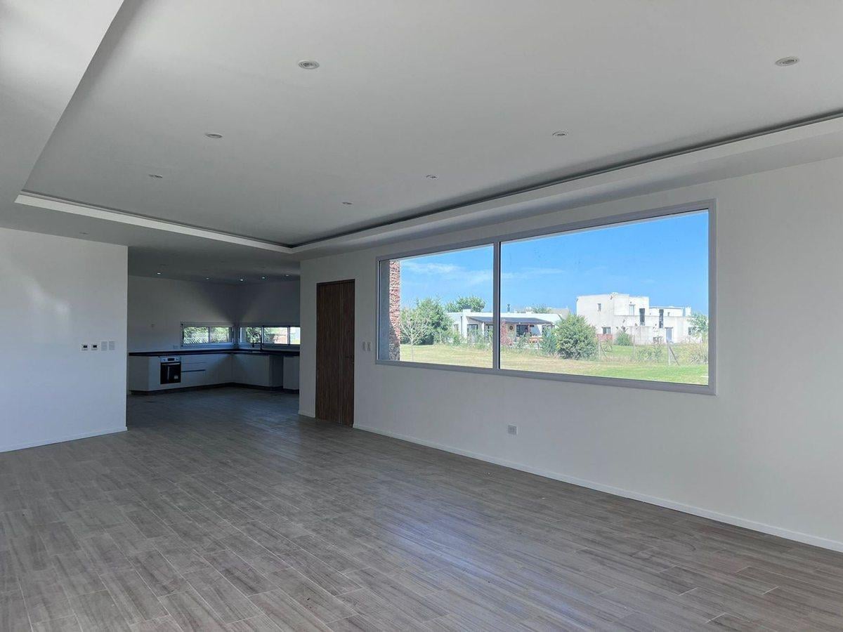 Foto de VENTA casa 4 ambientes a estrenar San Sebastian, imagen 3